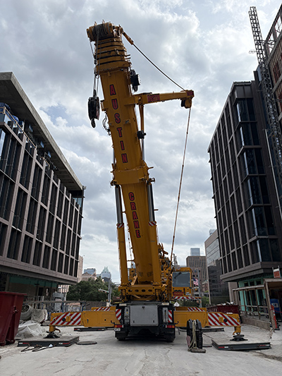 An assembled 500-ton assist crane.